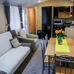 Urocza Przystan Lodge *
