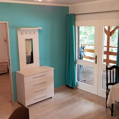 Urocza Przystan Lodge Kiemiany