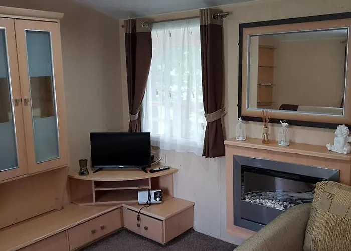 Urocza Przystan Lodge *