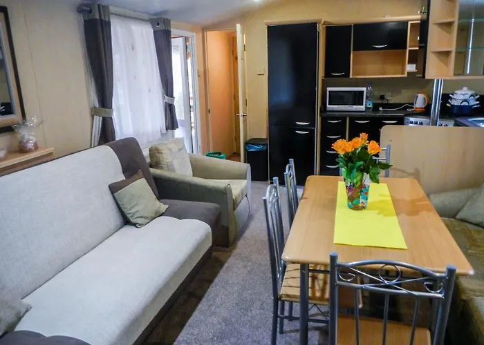 Urocza Przystan Lodge *